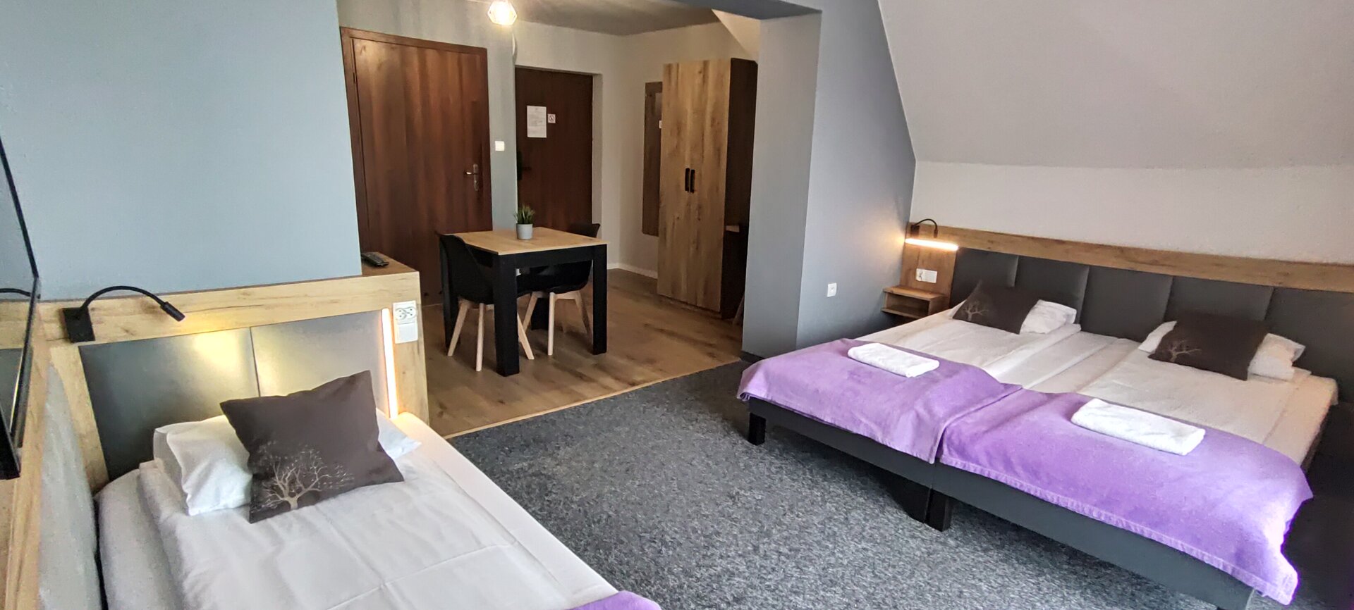 Apartament 3-osobowy z balkonem i aneksem kuchennym Apartament 3-osobowy z balkonem i aneksem kuchennym